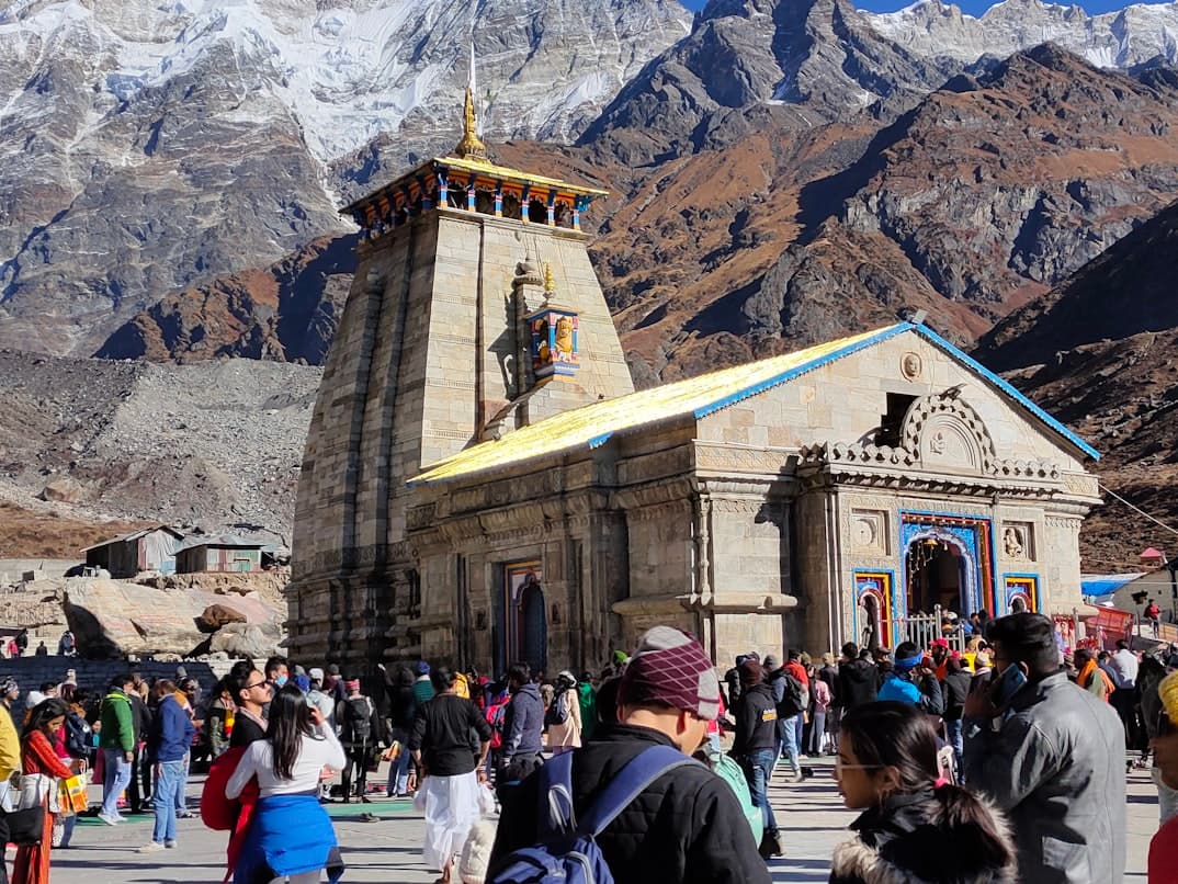 Kedarnath 2026: The Brutal Truth About Helicopter Slots & Trekking